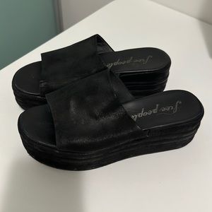FREE PEOPLE LEATHER PLATFORM SANDALS - SIZE 8